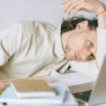 Постійна втома на роботі: звідки береться, та як її позбутися