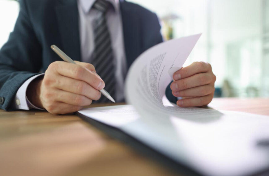 Договір купівлі-продажу гаража: в гаражному кооперативі, із земельною ділянкою, зразок