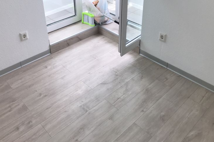 Який матеріал для підлоги визнали найневдалішим: рейтинг покриттів для підлоги, який розділив усіх дизайнерів ламинат