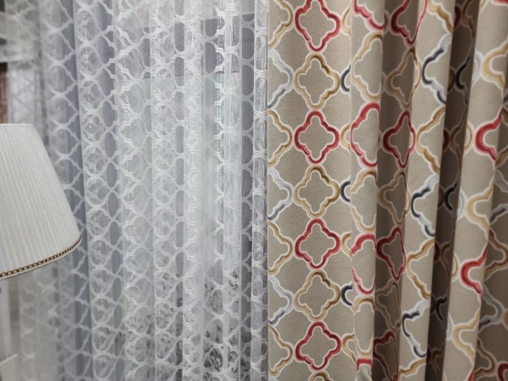 Чому ви вішаєте штори занадто низько: помилка в 10 сантиметрів, яка з'їдає висоту стель шторы