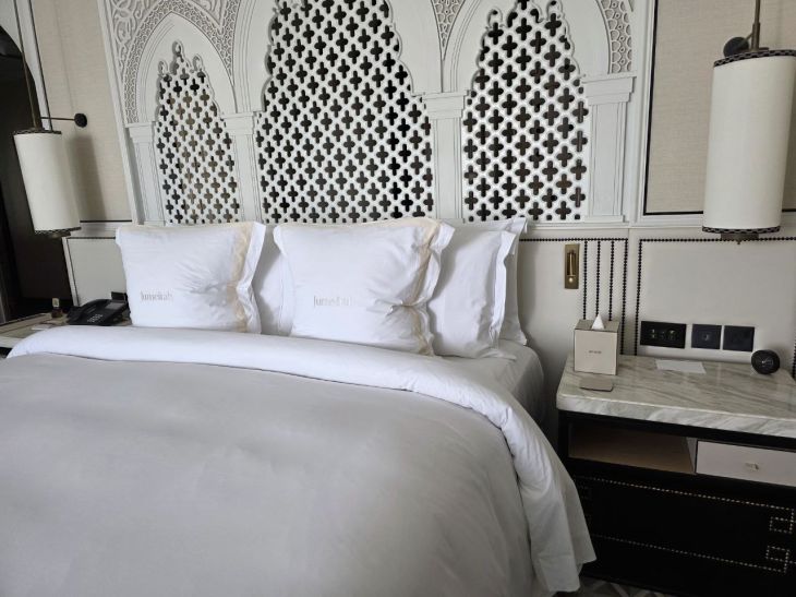 Чому спальня не дарує відпочинок: помилки в інтер'єрі спальня