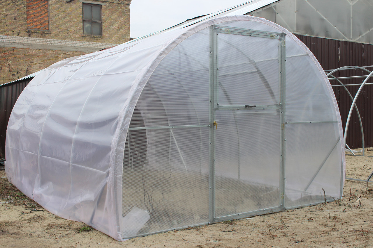Выбор материала для теплицы: поликарбонат, стекло или пленка?