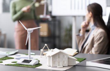 Мапа буде розширюватись у міру надходження нової інформації про житло / Freepik будинок люди енергозбереження