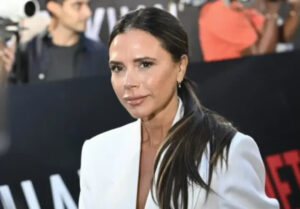 Діти знаменитих Бекхемів підтримали маму на паризькому заході серед родинної&hellip;