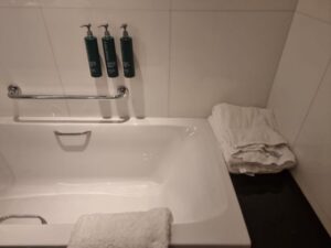 Яка плитка візуально зменшує ванну: 5 порад щодо вибору від…