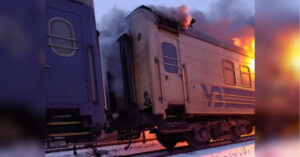 Російські терористи здійснили дронову атаку на пасажирський поїзд в Харківській…