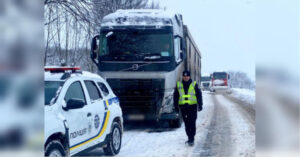 Тотальний безлад і крах: снігові замети та стужа заблокували українські…
