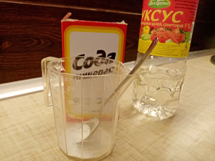 Навіщо додавати оцет у пральну машину: секрет чистоти уксус