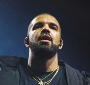 Дрейка звинувачено у ботоводстві та відмиванні коштів через віртуальне казино.