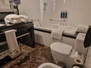 Чому у ванній кімнаті незручно: помилка з сантехнікою, яку допускає…