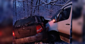 Страшна ДТП біля Харкова: авто влетіло в автобус, численні травмовані.