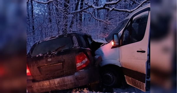 Страшна ДТП біля Харкова: авто влетіло в автобус, численні травмовані.