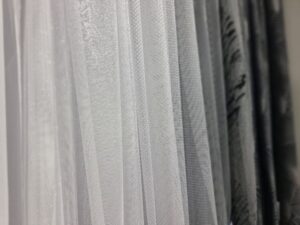 Чому важливо мити штори частіше: забута порада