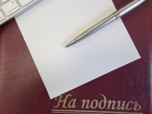 Як прибрати пляму від ручки з одягу: проста хитрість