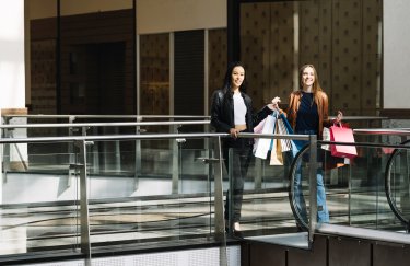 ТРЦ торговельний центр закупи жінки