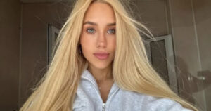 Квіткова лагідно поздоровила коханого, жартома згадавши про різницю у роках.