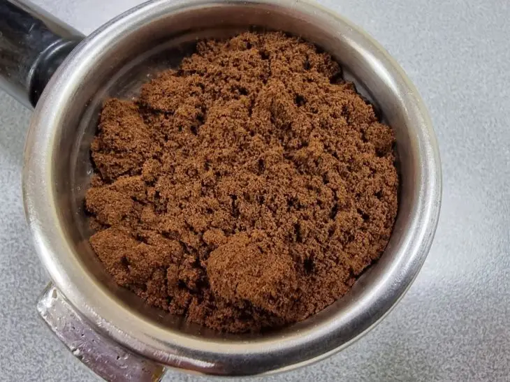 Що буде, якщо поливати рослини кави: несподіваний ефект кофе