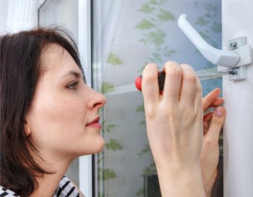 Чи можна самостійно відремонтувати пластикові вікна?