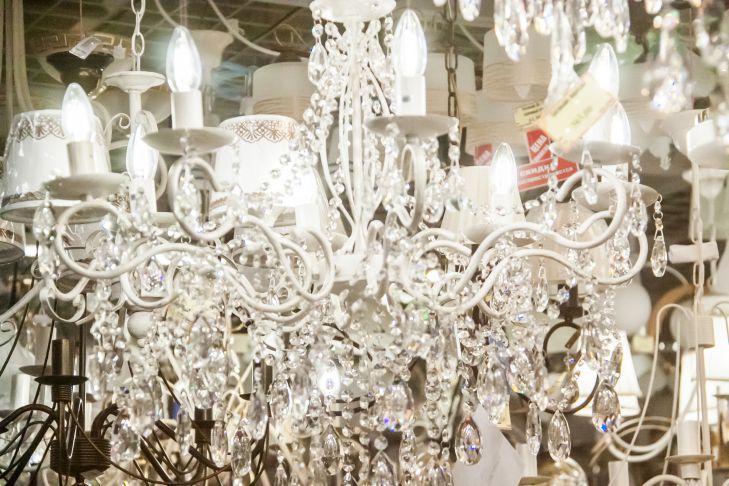 Що не так з вашим освітленням: чому у квартирі темно навіть із люстрою