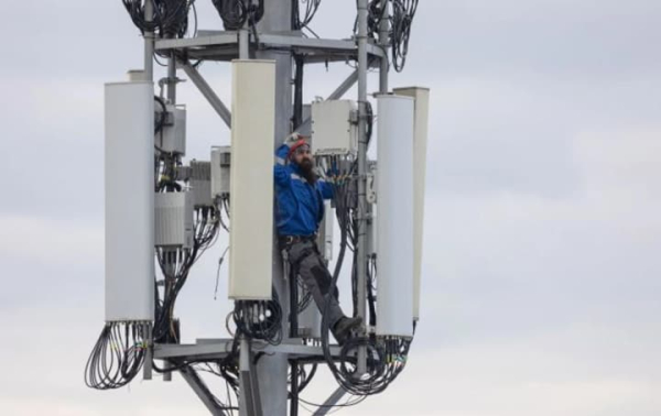 Блекаути, мороз і обстріли: чи “витягне” мобільний зв’язок нову хвилю енергокризи