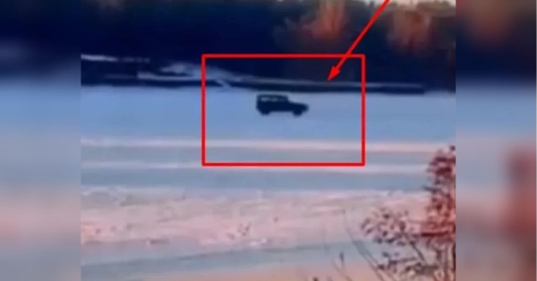 Київське море: катастрофа – автівка з пасажирами пішла під лід (відеозапис)
