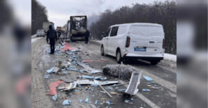 Фатальна аварія: вантажівка протаранила маршрутку, є жертви (фото)