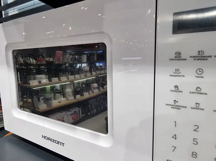 Як почистити мікрохвильову піч без зусиль: геніальний спосіб за допомогою кружки води