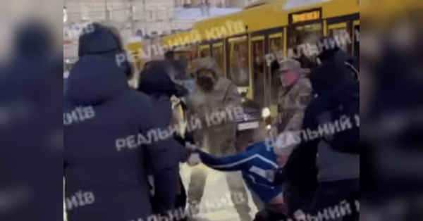 У Києві відбулася велика сутичка з військовими та правоохоронцями: деталі (відео)