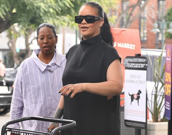 Ріанна з перснем: чутки про заручини знову спалахнули