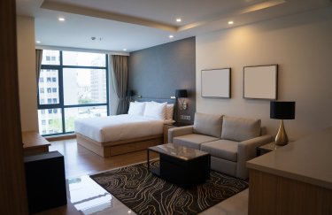 кімната ліжко диван вікно лампа журнальний столик