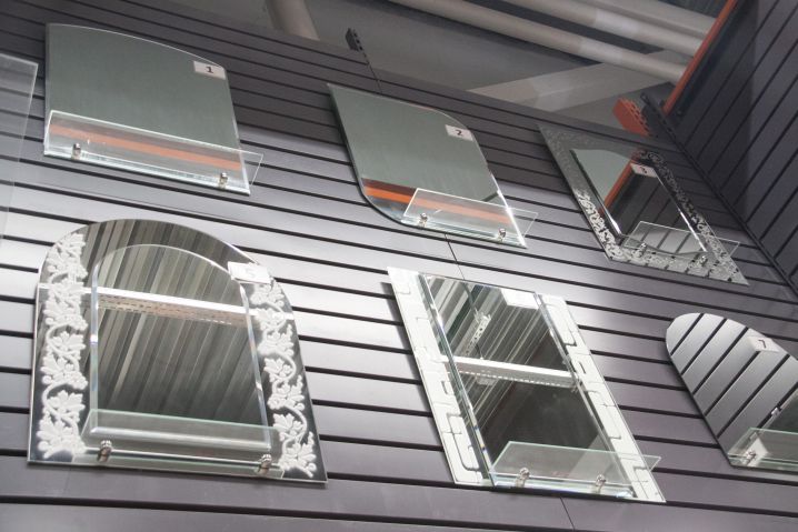 Блиск до дірок: чим відмити дзеркала та скла до ідеального стану без розлучень