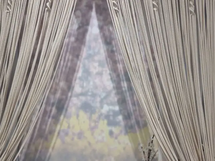 Чому дизайнери ненавидять ці штори: головна помилка у текстилі шторы