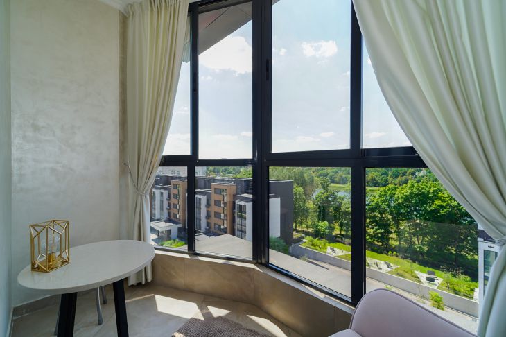 Натираємо до блиску: для чого потрібна капронова панчоха під час миття вікон