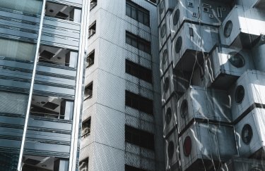 Одним із факторів тінізації ринку є високий рівень податків для орендодавців / Freepik будинок будівля нерухомість балкони