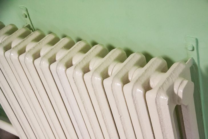 Де сушити взуття після дощу: батарея — найлютіший ворог батарея