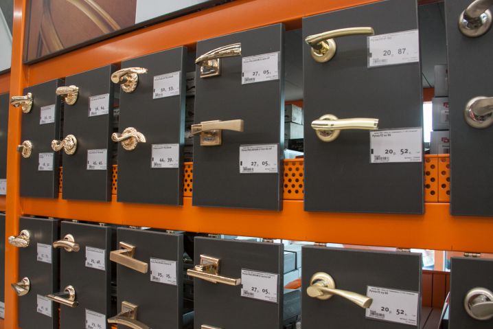 Чому не можна економити на фурнітурі: помилка, яка веде до катастрофи фурнитура