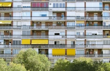 У Запорізькій області попит на житло дуже зростає. / Freepik будинок квартири балкони дерева