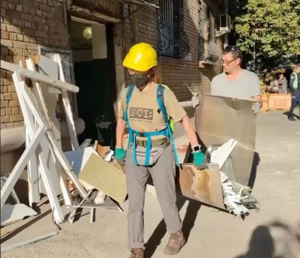 «Київські кажани» прибирають сміття