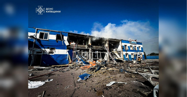 Ворог завдав удару по заводу «Яготинське для дітей» на Київщині, є загиблі серед персоналу (ілюстрації)