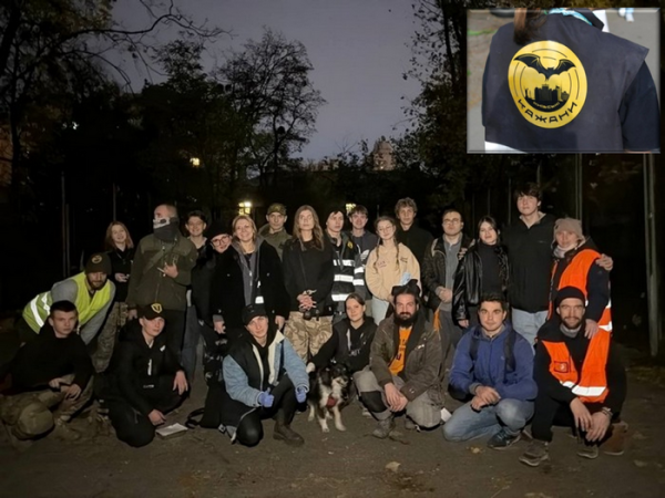 Команда «Київських кажанів» та логотип спільноти