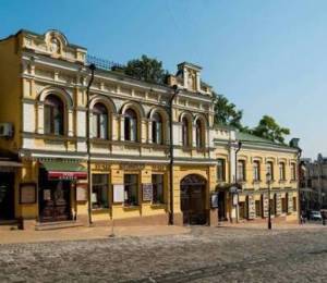 На Андріївському узвозі триває капітальний ремонт системи автоматичних болардів | Столична Нерухомість