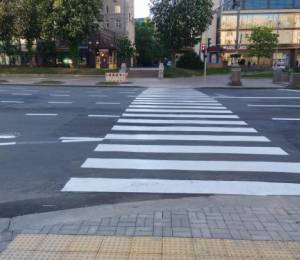 Поблизу станції метро «Лук’янівська» облаштовують тимчасовий наземний пішохідний перехід | Столична Нерухомість