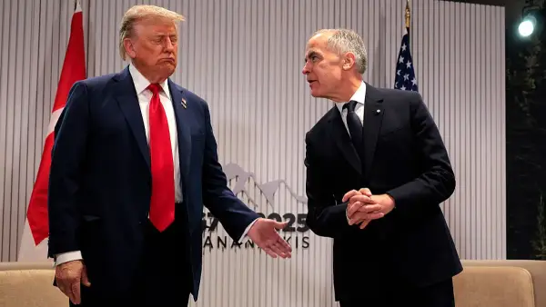 Трамп посилює торговельну війну з Канадою новими митами та заборонами на імпорт