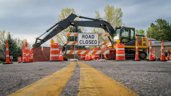 One-third of highway contractors reported 5 or more work zone crashes last year: AGC